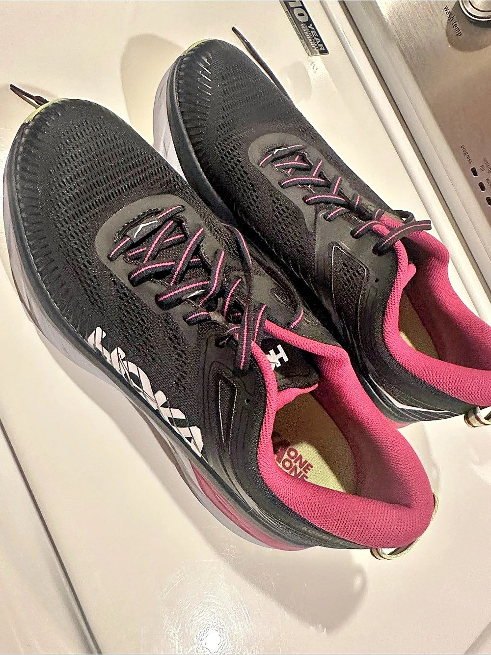 Women’s HOKA ONE Bondi 7 Running Shoes Black & Pink US 11 D